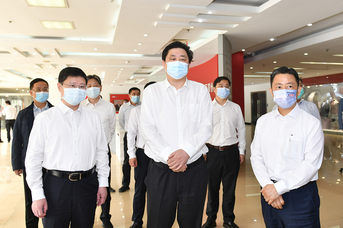 4月12日，無錫市市長趙建軍帶隊深入紅豆集團，專題調研疫情防控和復工復產工作。